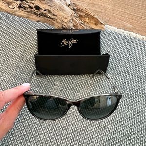 Maui Jim Women’s Polarized Sunglasses. Style #723 Ocean.